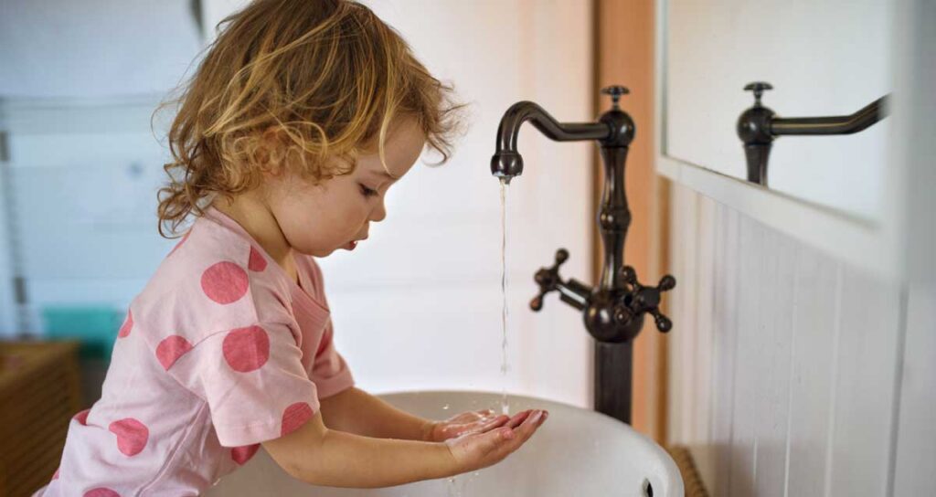 Cloro, calcare, patogeni nell'acqua di rubinetto: qual è il vero nemico? Cloro, calcare, patogeni nell'acqua di rubinetto: qual è il vero nemico?