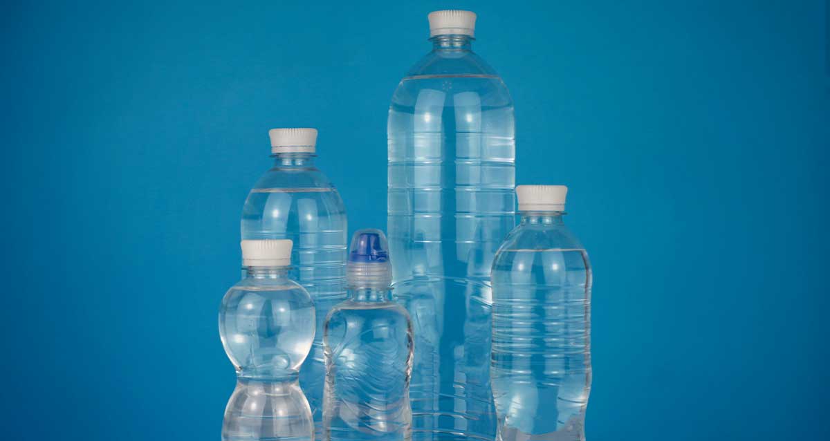 bottiglie di diversa misura per acqua minerale